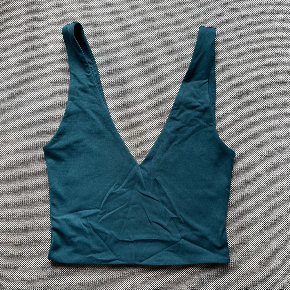 NWOT Aritzia Contour V Neck Tank